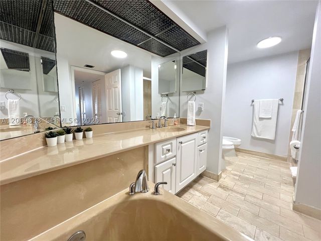 1717 N Bayshore Dr A-1450, Miami, FL 33132