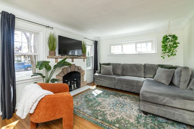 4151 Queen Avenue N, Minneapolis, MN 55412