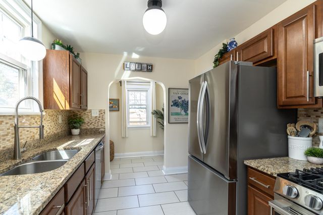 4151 Queen Avenue N, Minneapolis, MN 55412
