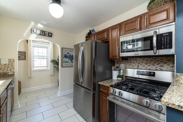 4151 Queen Avenue N, Minneapolis, MN 55412