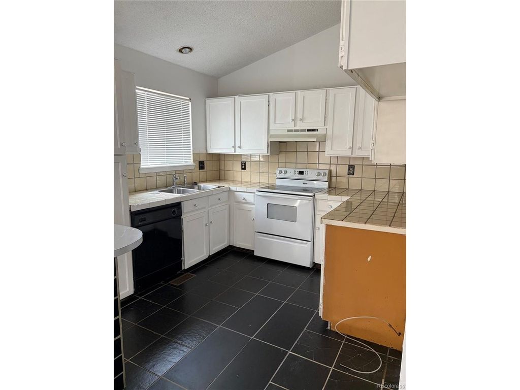 1553 S Carson St, Aurora, CO 80012