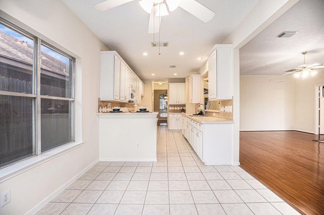 1726 Roaring Springs Lane, Seabrook, TX 77586