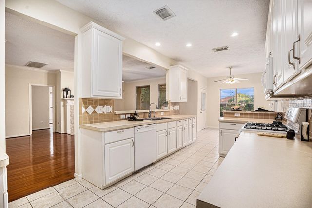 1726 Roaring Springs Lane, Seabrook, TX 77586