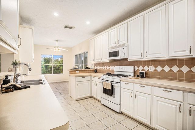 1726 Roaring Springs Lane, Seabrook, TX 77586