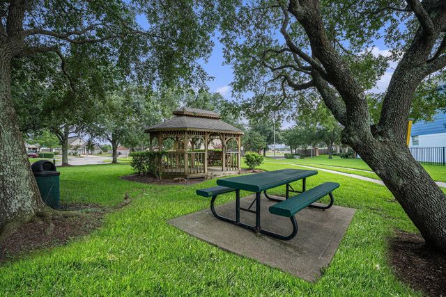 1726 Roaring Springs Lane, Seabrook, TX 77586