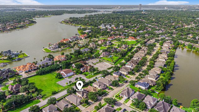 1726 Roaring Springs Lane, Seabrook, TX 77586