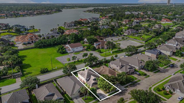1726 Roaring Springs Lane, Seabrook, TX 77586