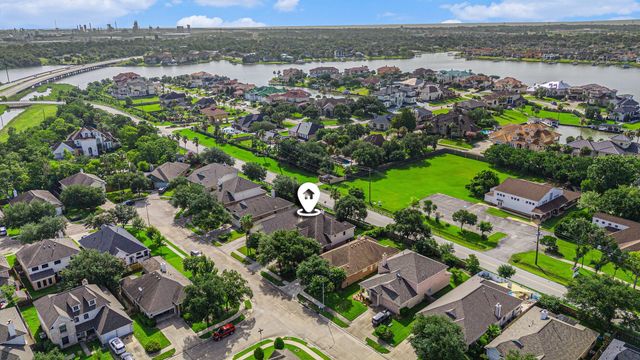 1726 Roaring Springs Lane, Seabrook, TX 77586