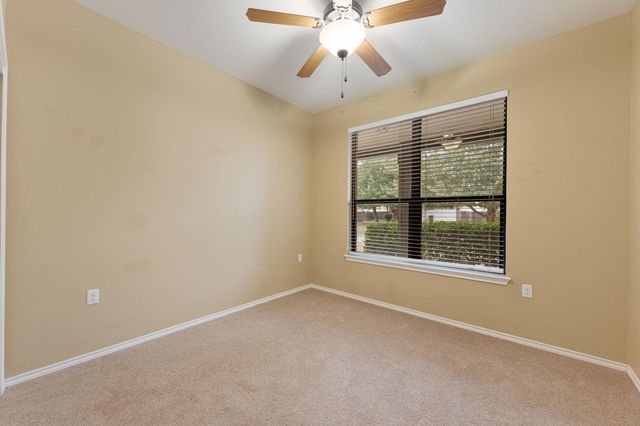 5521 Alomar CV, Del Valle, TX 78617