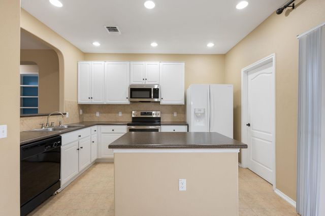 5521 Alomar CV, Del Valle, TX 78617