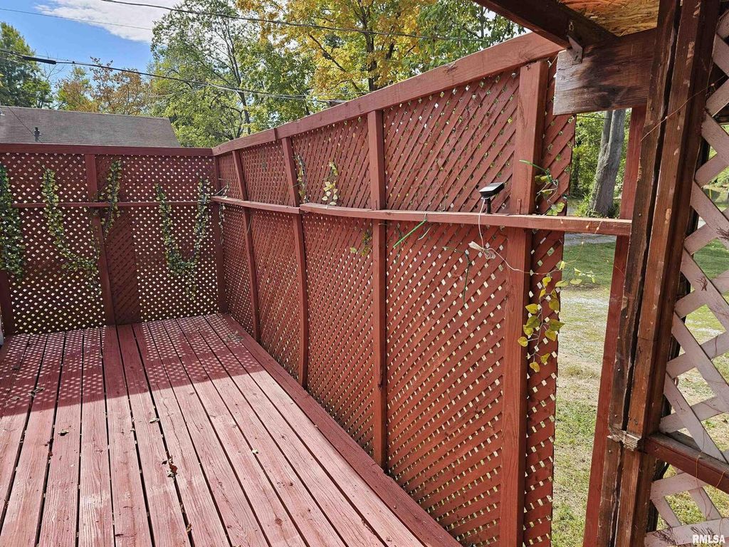 Image 8 of property listing at 713 N 10TH Street, Mt Vernon, IL 62864