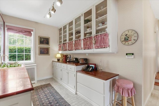 1086 West Road, Bennington, VT 05201