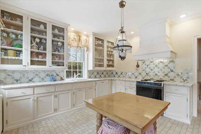 1086 West Road, Bennington, VT 05201