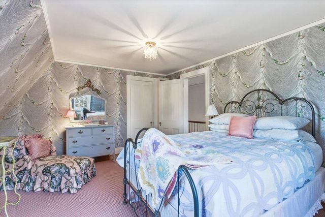 1086 West Road, Bennington, VT 05201