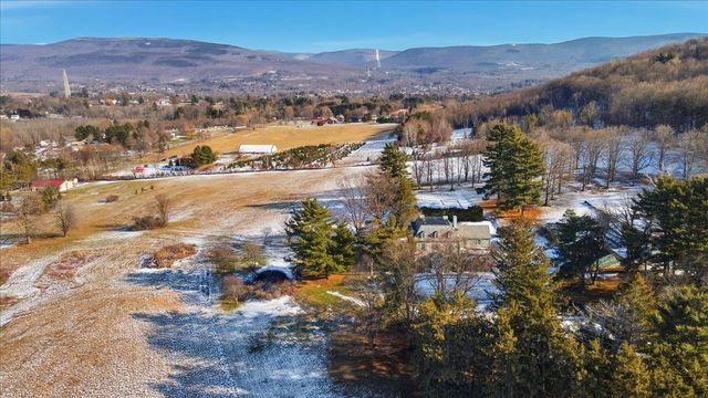 1086 West Road, Bennington, VT 05201