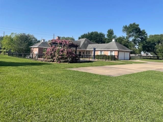 49 E Kitty Hawk Street, Richmond, TX 77406