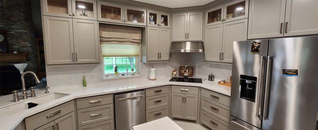 49 E Kitty Hawk Street, Richmond, TX 77406