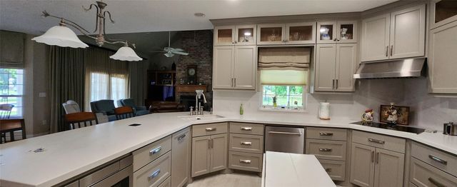 49 E Kitty Hawk Street, Richmond, TX 77406