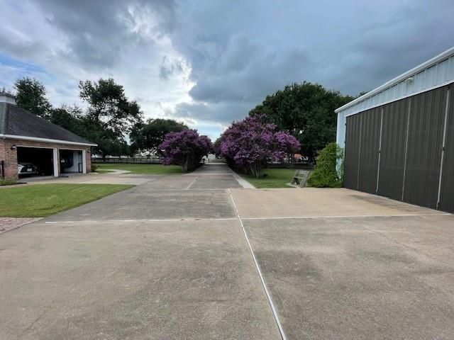 49 E Kitty Hawk Street, Richmond, TX 77406