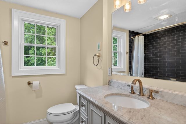 10 Virginia Rd, Tyngsborough, MA 01879