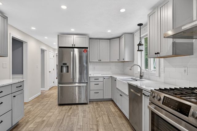 10 Virginia Rd, Tyngsborough, MA 01879