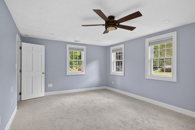 10 Virginia Rd, Tyngsborough, MA 01879