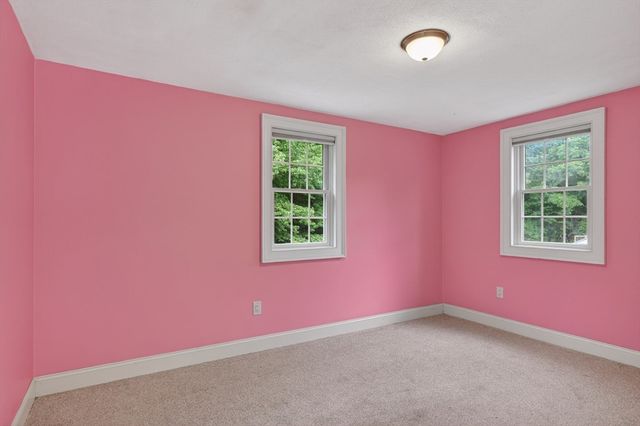10 Virginia Rd, Tyngsborough, MA 01879