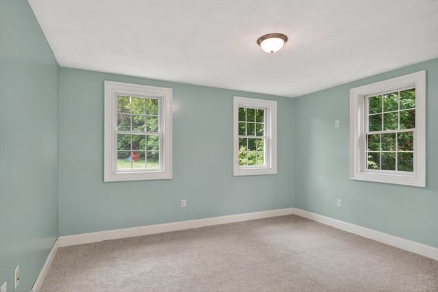 10 Virginia Rd, Tyngsborough, MA 01879