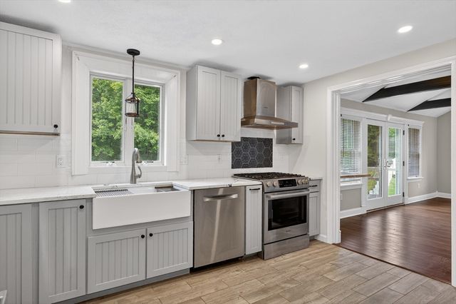 10 Virginia Rd, Tyngsborough, MA 01879