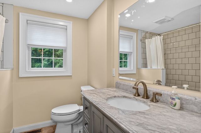 10 Virginia Rd, Tyngsborough, MA 01879