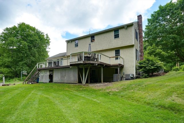 10 Virginia Rd, Tyngsborough, MA 01879