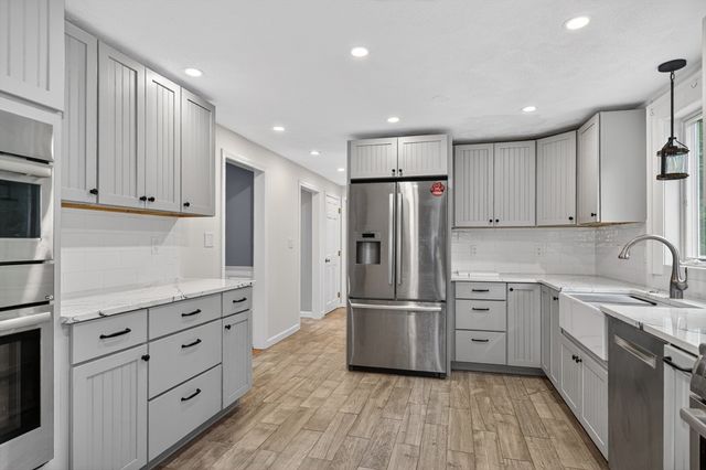 10 Virginia Rd, Tyngsborough, MA 01879
