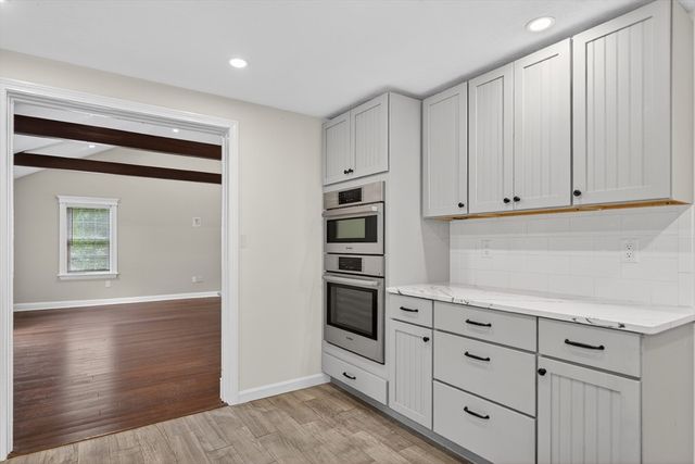 10 Virginia Rd, Tyngsborough, MA 01879