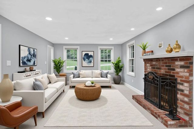 10 Virginia Rd, Tyngsborough, MA 01879