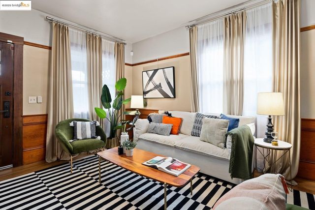 1076 61St St, Oakland, CA 94608