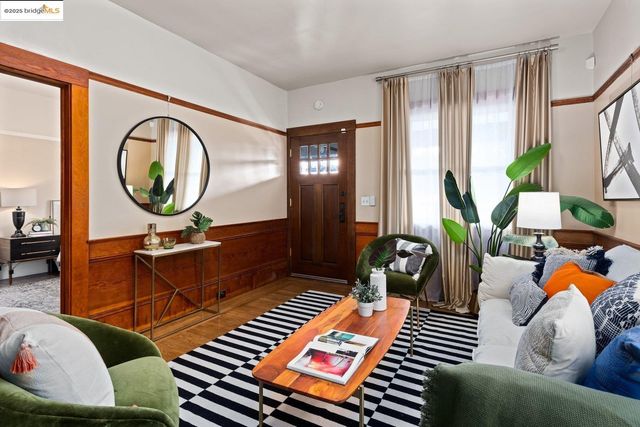 1076 61St St, Oakland, CA 94608