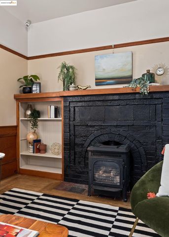 1076 61St St, Oakland, CA 94608