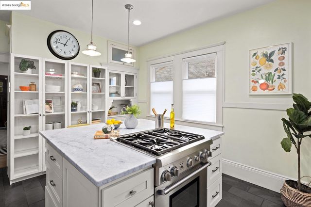 1076 61St St, Oakland, CA 94608