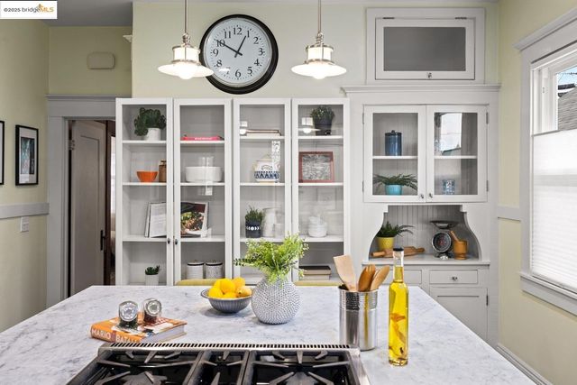 1076 61St St, Oakland, CA 94608