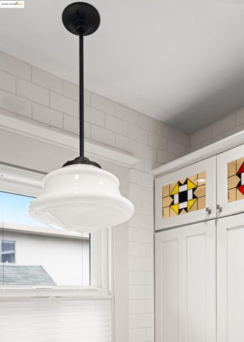 1076 61St St, Oakland, CA 94608