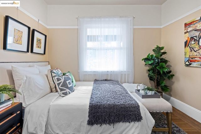 1076 61St St, Oakland, CA 94608