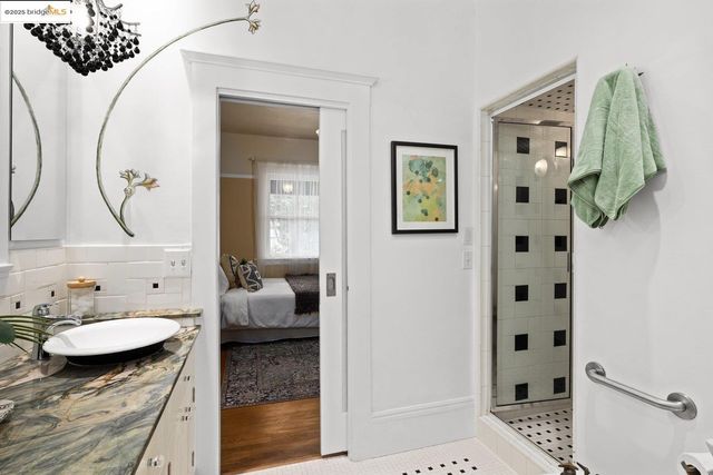 1076 61St St, Oakland, CA 94608