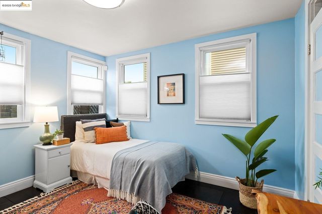 1076 61St St, Oakland, CA 94608