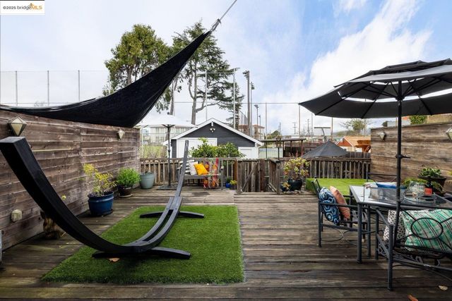 1076 61St St, Oakland, CA 94608