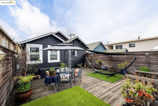 1076 61St St, Oakland, CA 94608