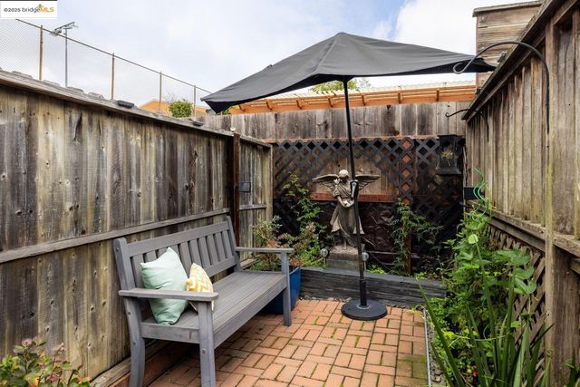 1076 61St St, Oakland, CA 94608