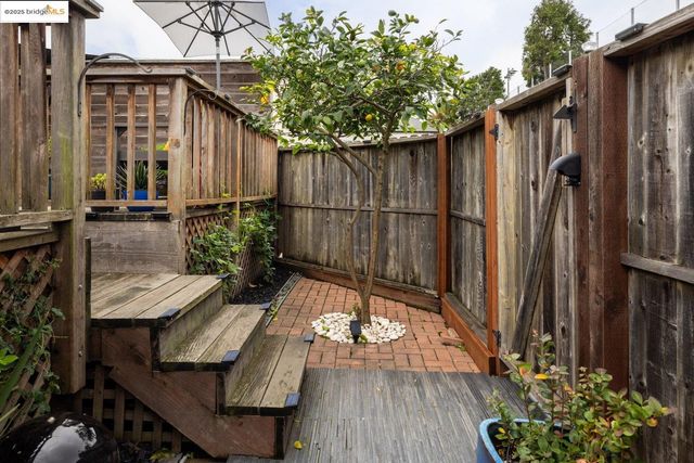 1076 61St St, Oakland, CA 94608