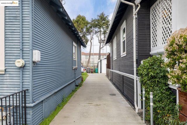 1076 61St St, Oakland, CA 94608