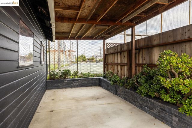 1076 61St St, Oakland, CA 94608