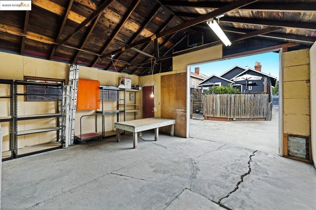 1076 61St St, Oakland, CA 94608